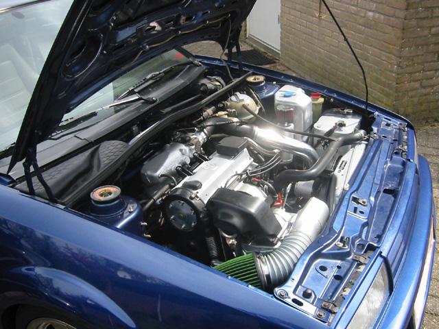 586